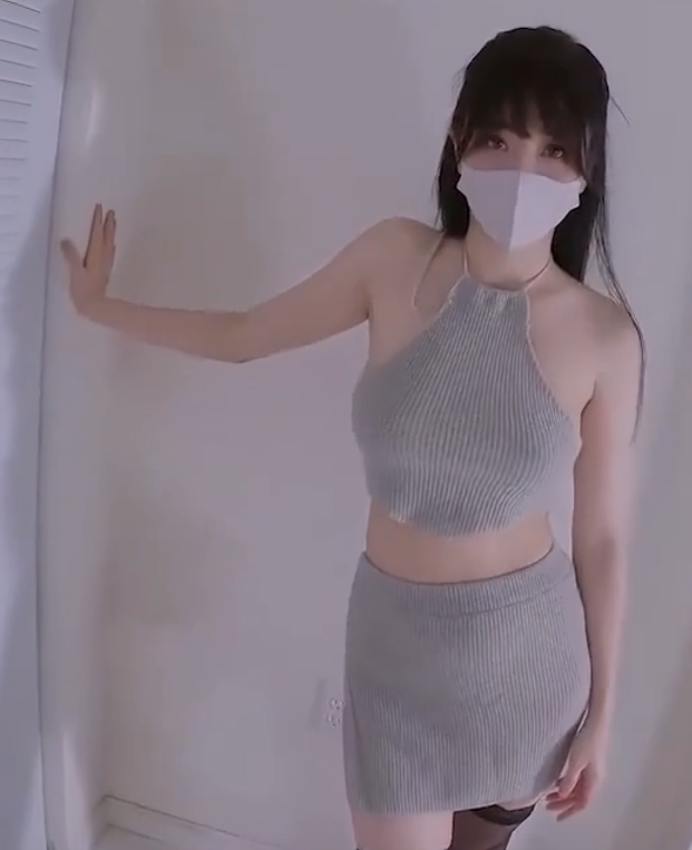 女友黑丝挑逗 小蜜穴太敏感随便插几下就高潮喷水 潮吹不停