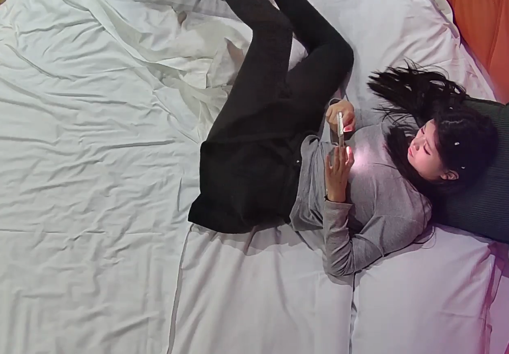 趣台 11-1 这是最近见过最漂亮的大奶 又白又大又挺 颜值也高 既是王者队友 又是床上炮友 完美搭子