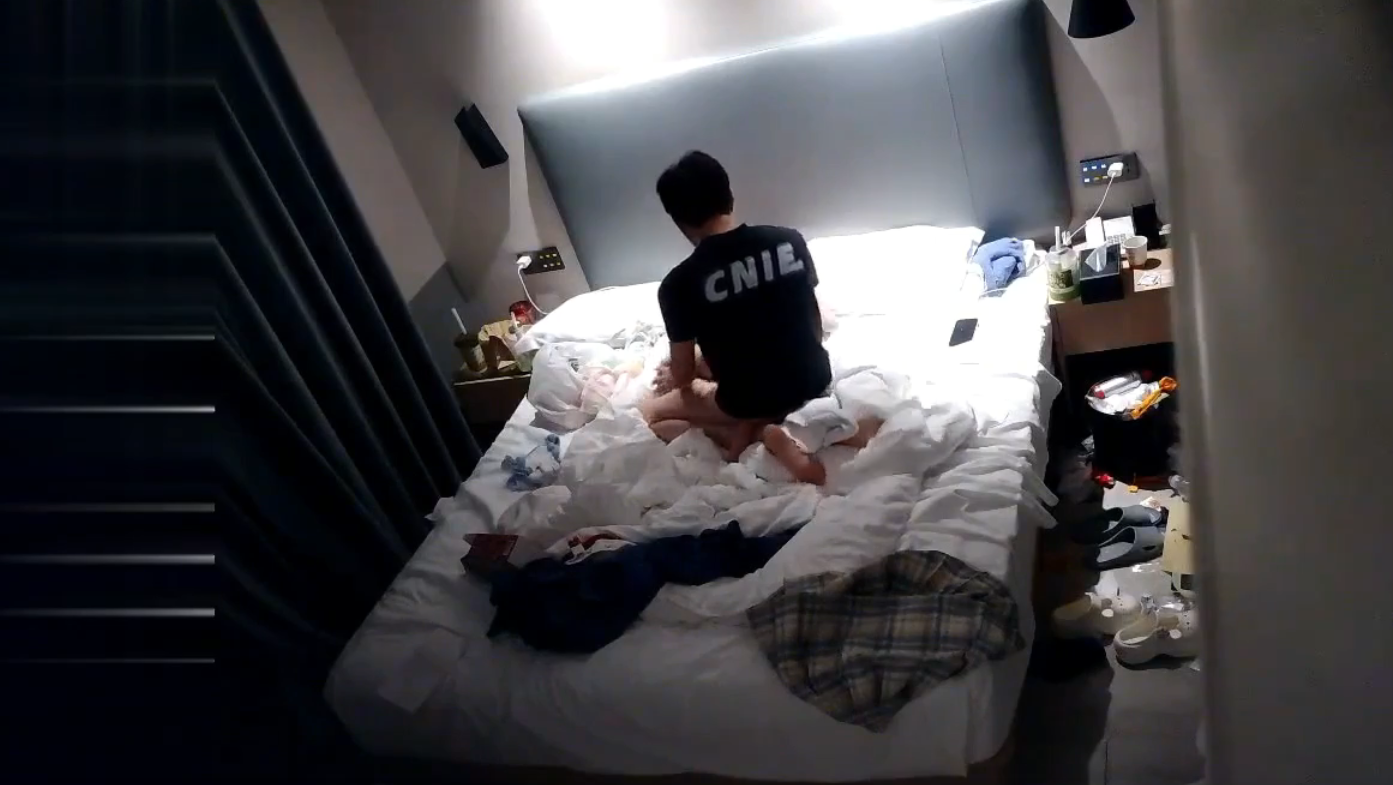 天眼103号房 8-11 美女超级活泼 一听说要后入 一个蹦跳就把屁股给撅起来了 全程积极各种配合