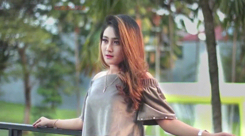 咸湿摄影师约模特拍宣传片 趁模特洗澡换衣服的空档搞偷拍 模特这身材挺丰腴啊 属于越看越好看型