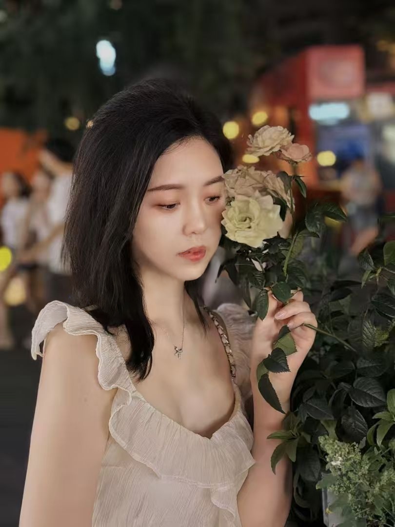 【少女时代】极品圆润胸部蝴蝶穴被狠操射精涂满骚穴