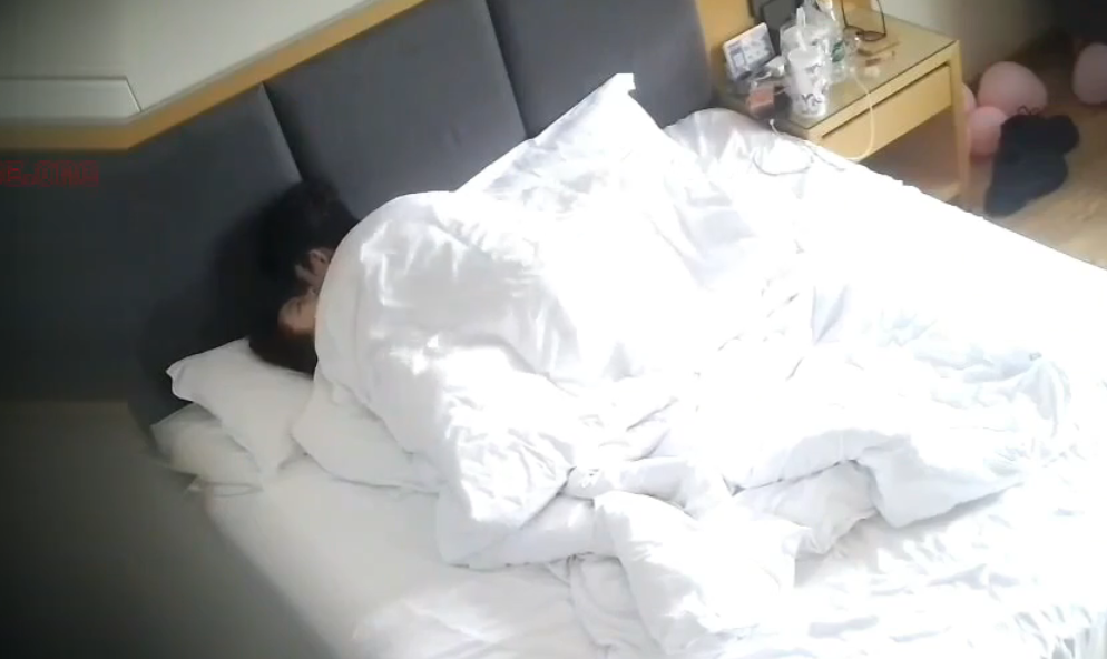 天眼偷拍 8-25 一对年轻小情侣 女生好漂亮 身材匀称苗条 皮肤也白 真是可可爱爱 好想要一只