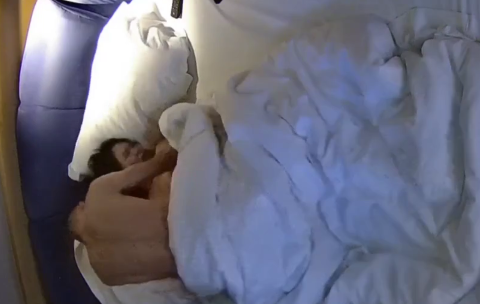 情趣台 11-19 大哥带媳妇儿开房 媳妇儿富态有气质 大哥刚出招 媳妇儿跟着默契配合 最后还内射了