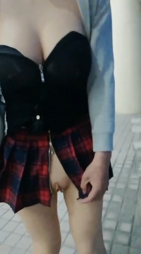 巨乳萝莉户外露出，完美的，美胸，粉嫩白虎骚逼