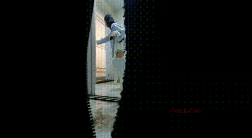 浴室偷拍朋友的小女朋友洗澡 平时看着她在身边就心痒 这次趁她洗澡偷拍她的裸体 身材真心不错