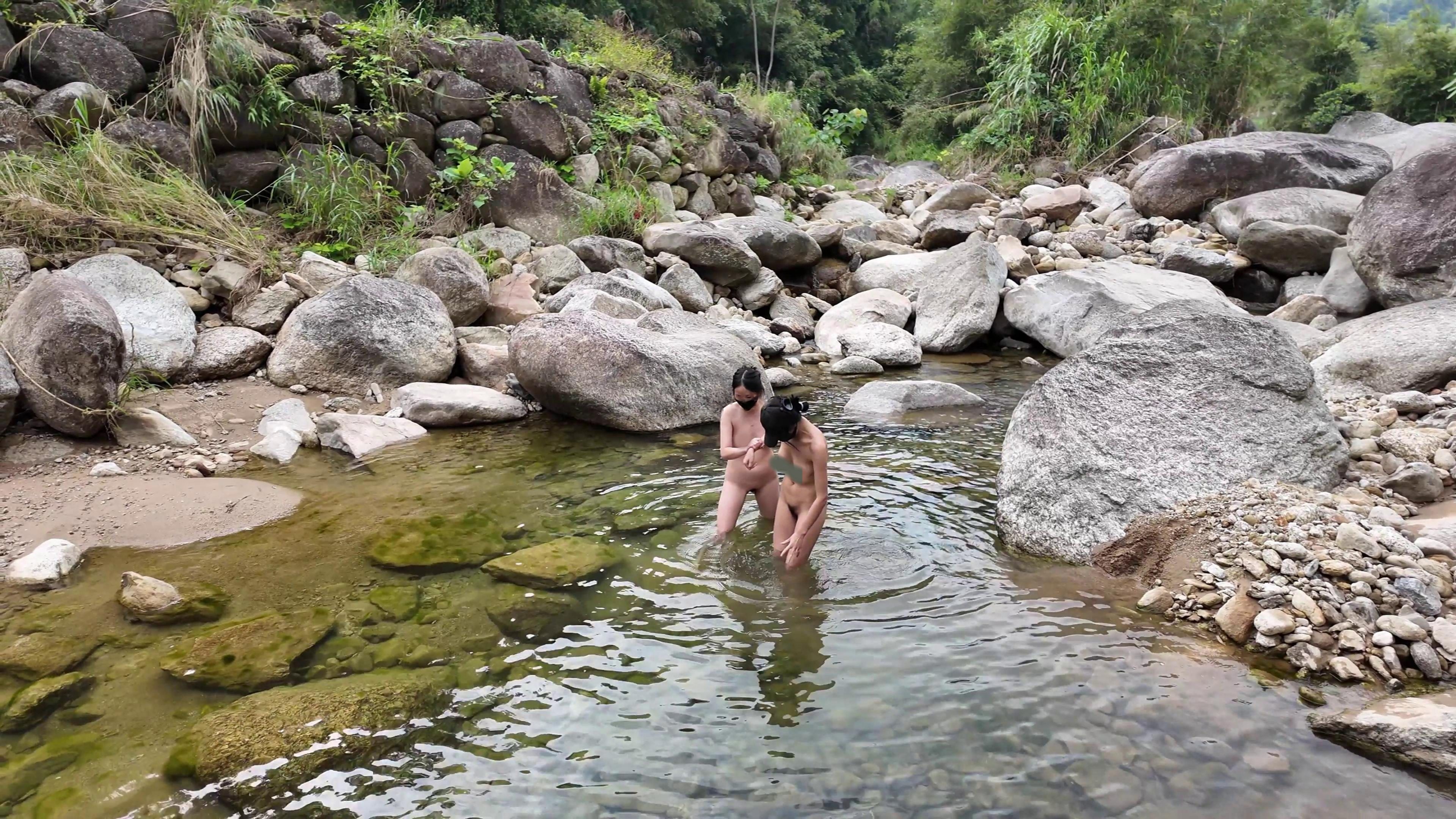 ❤️【cikaimoon】双裸女打篮球 溪流嬉戏调戏老大爷