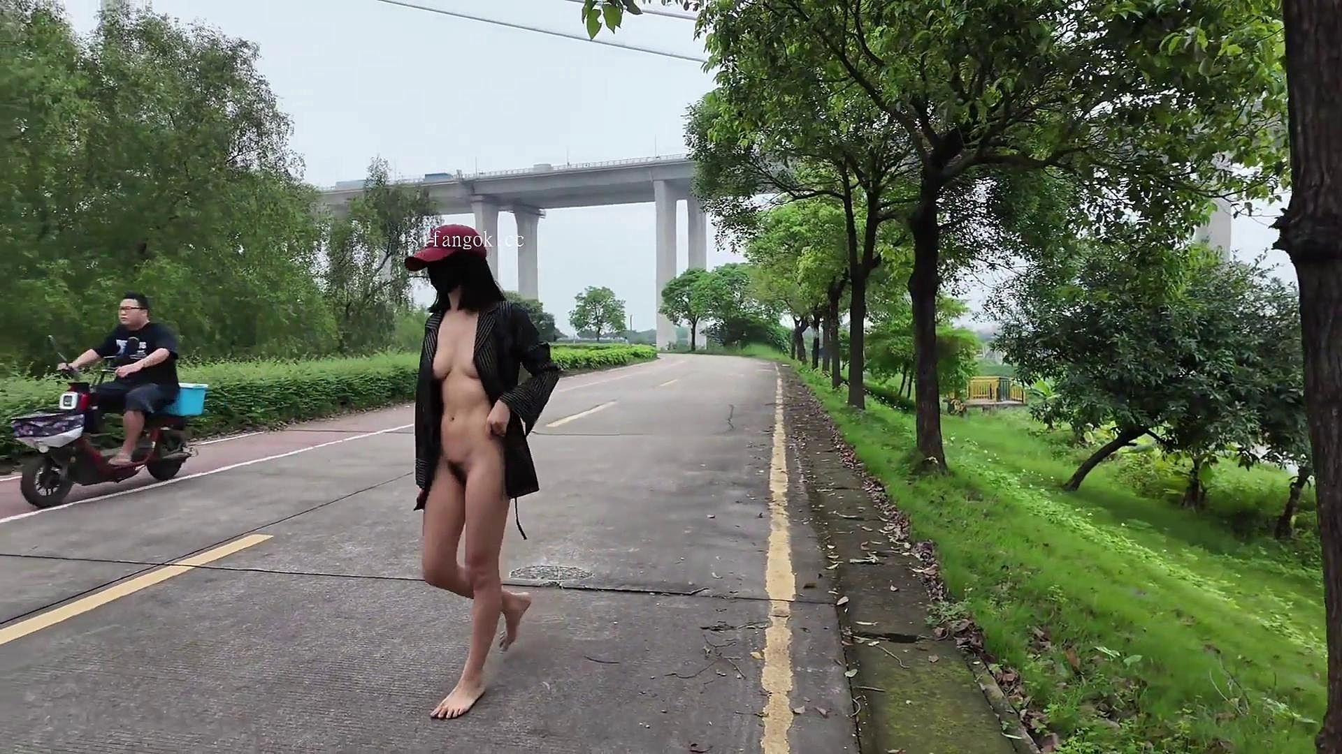 ❤️【cikaimoon】户外露出散步 哪里人多就往哪里跑！！