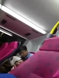 情侣公交车寻刺激被偷拍