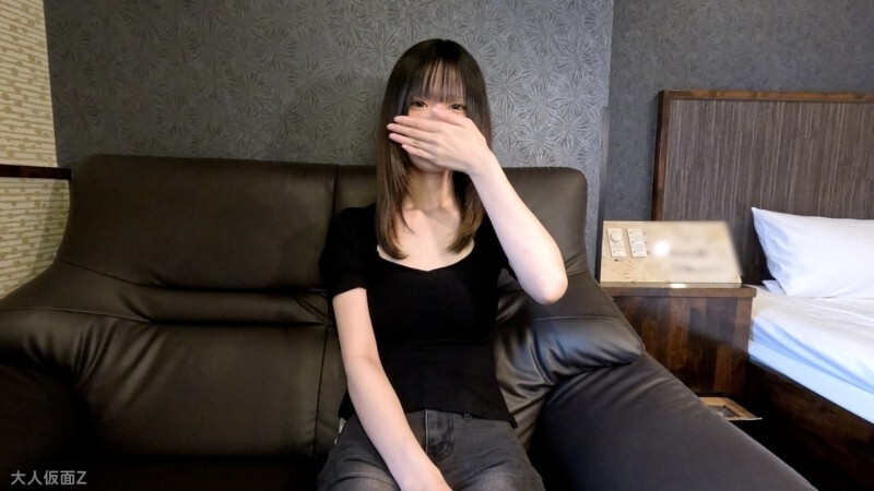 FC2-PPV-4721502 【素人初拍，露出正脸】加隆（18岁）165cm 42kg，身材苗条，D罩杯，超级可爱。中出前后用窥器打开阴道，一边看小说一边用震动棒挑逗，还被迫舔中年肛门。